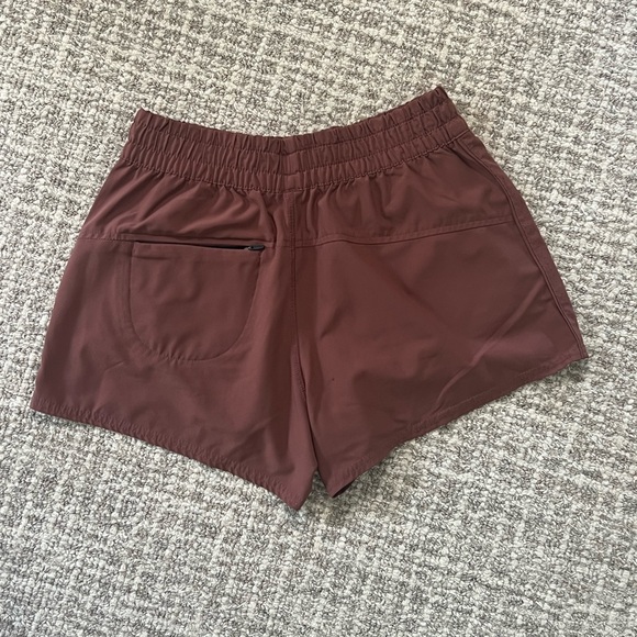 Vuori Dash shorts size small - Picture 2 of 3